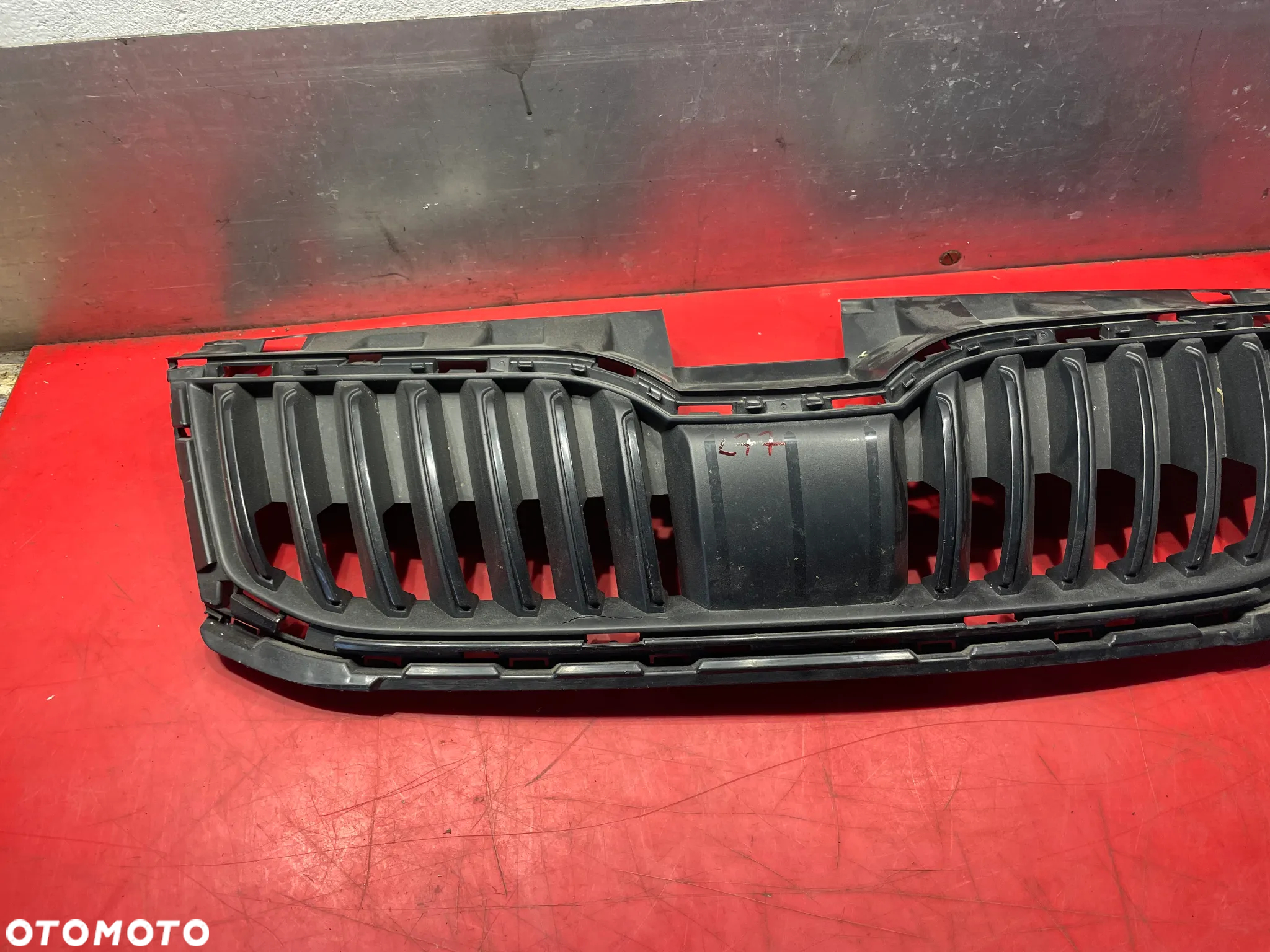 GRILL ATRAPA CHŁODNICY SKODA OCTAVIA III 5E0853653 - 2