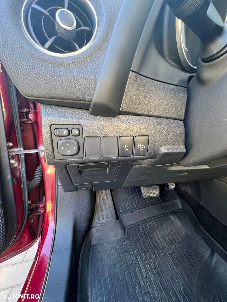 Toyota Auris 1.8 L VVT-i Hybrid Sol + - 11