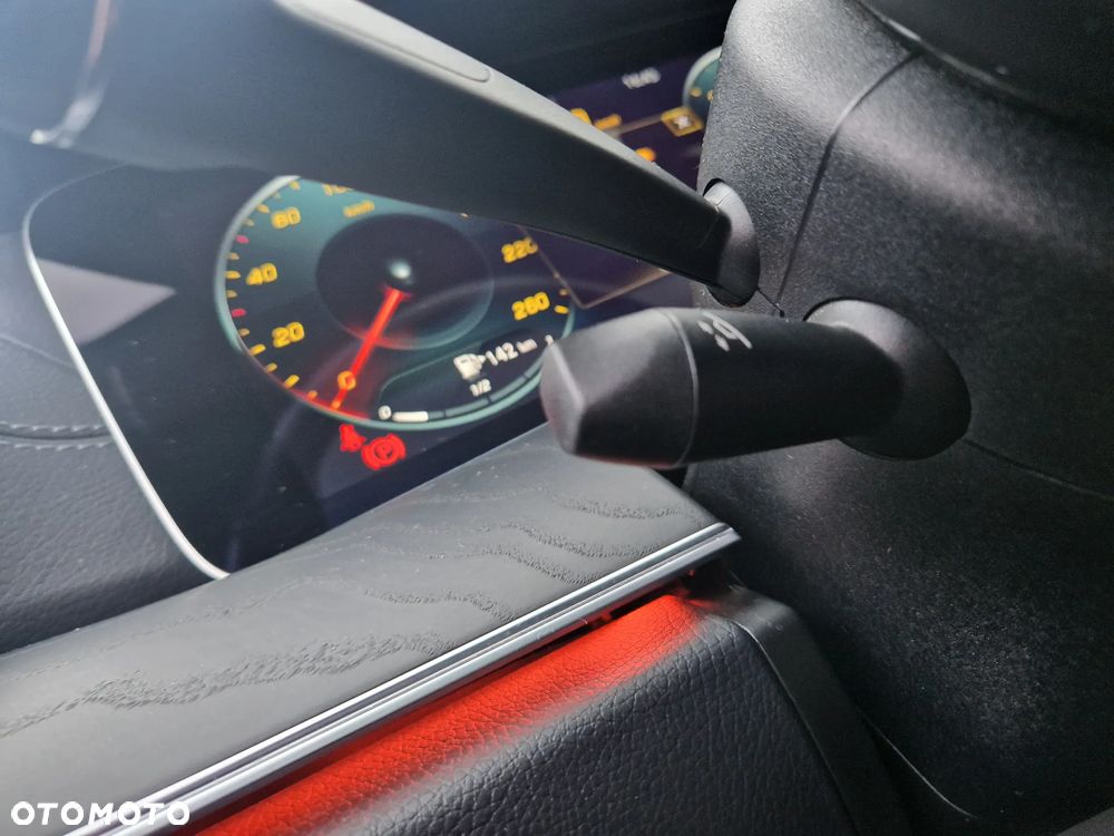 Mercedes-Benz Klasa E 220 d Coupe 4-Matic 9G-TRONIC - 15