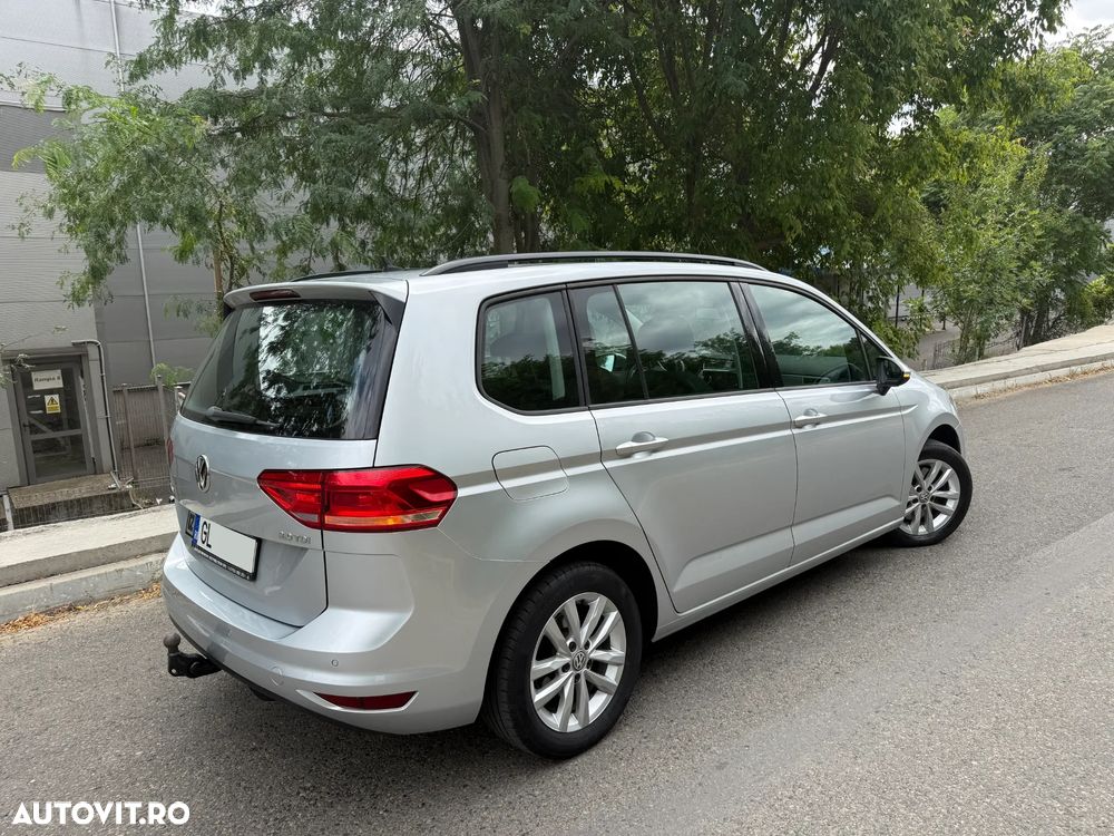 Volkswagen Touran - 4