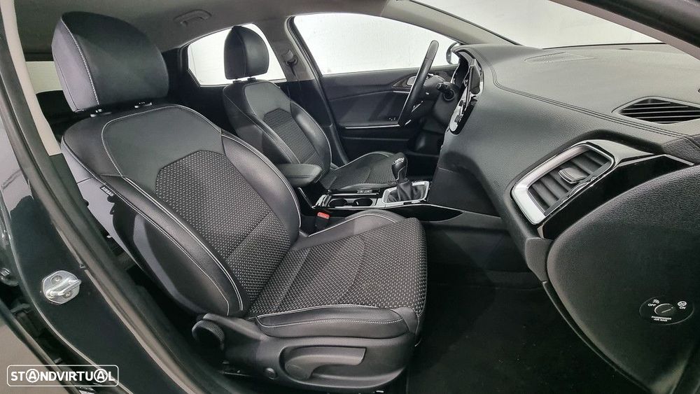 Kia XCeed 1.6 CRDi MHEV Tech - 13