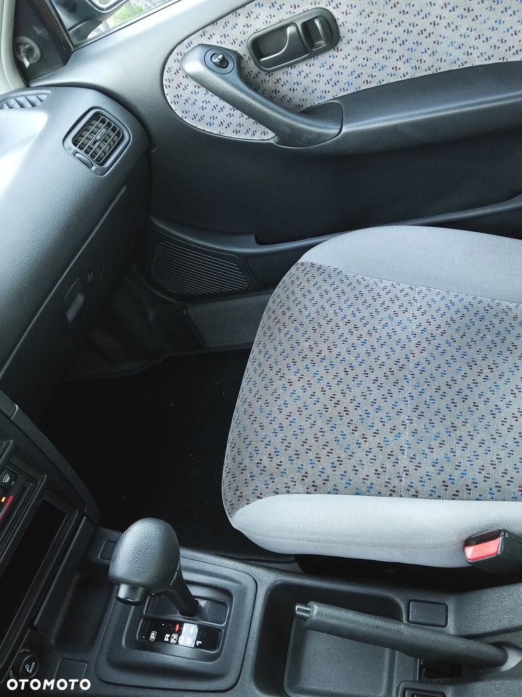 Nissan Primera 2.0 Ambiente - 27