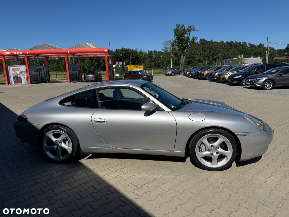 Porsche 911 Carrera 4 - 9