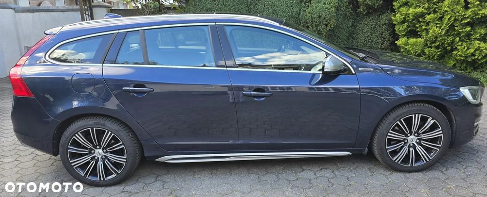 Volvo V60 D6 AWD Plug-in Hybrid Summum - 9