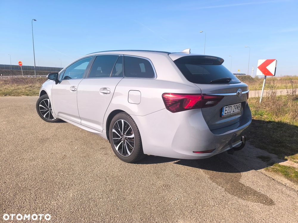Toyota Avensis 1.8 Premium - 16