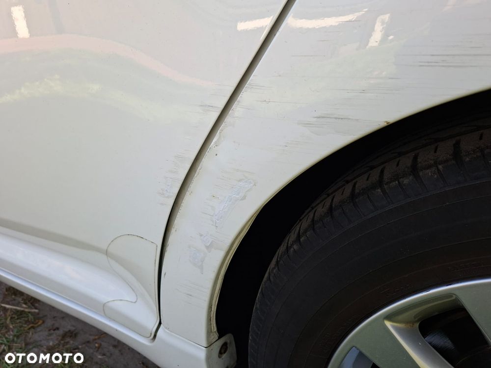 Toyota Avensis 2.0 Style - 13