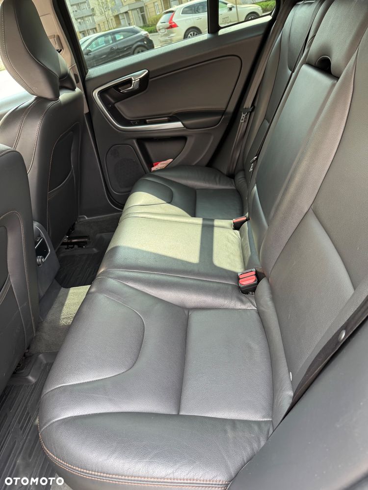 Volvo V60 Cross Country - 14