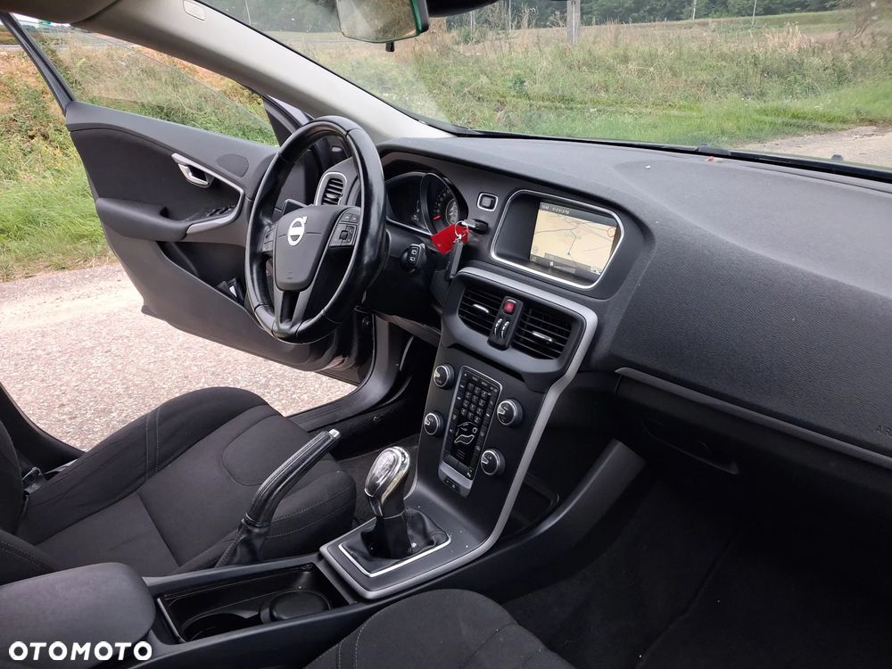 Volvo V40 D2 - 11