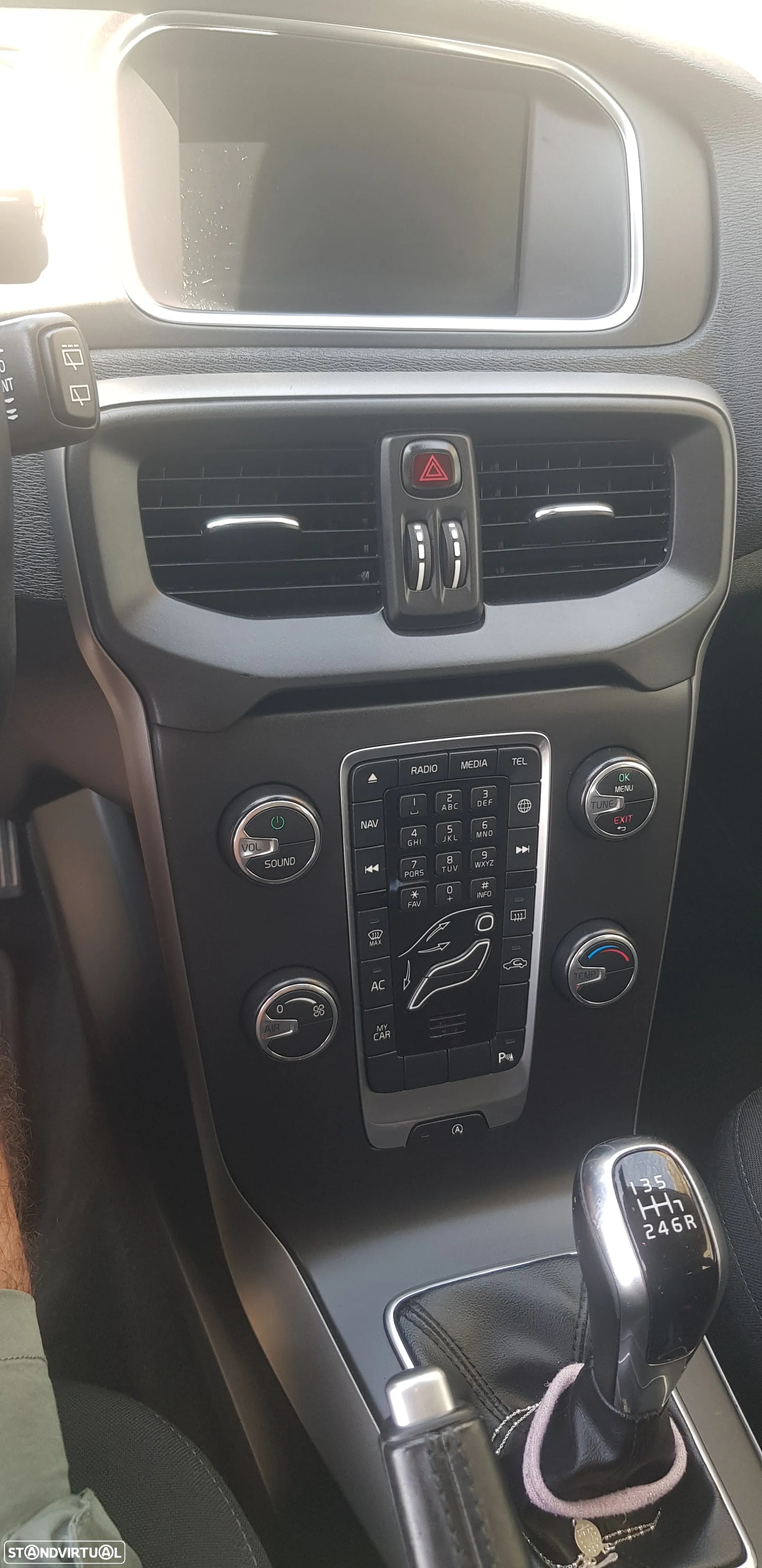 Volvo V40 2.0 D3 Kinetic - 4