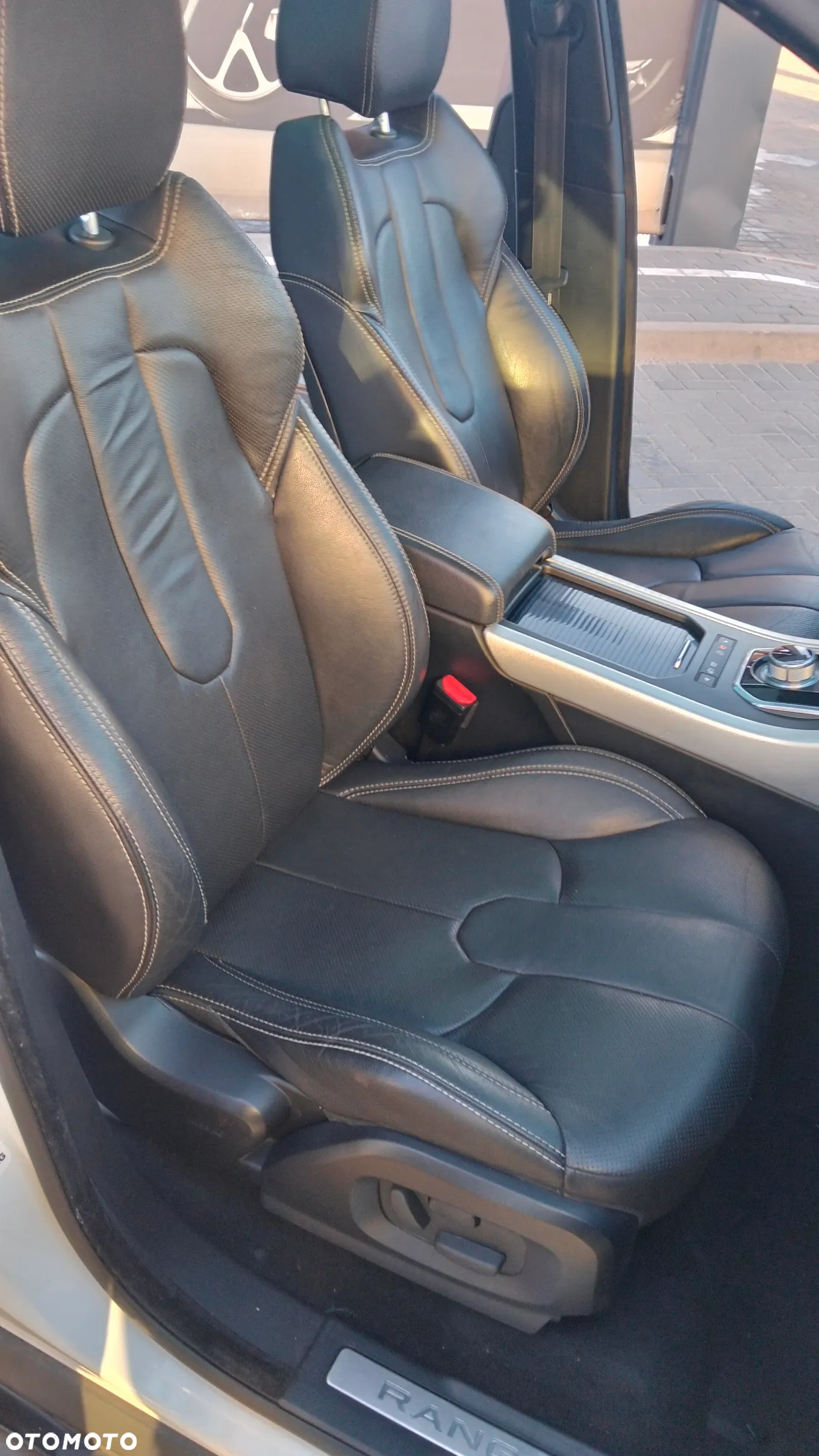 Land Rover Range Rover Evoque - 25