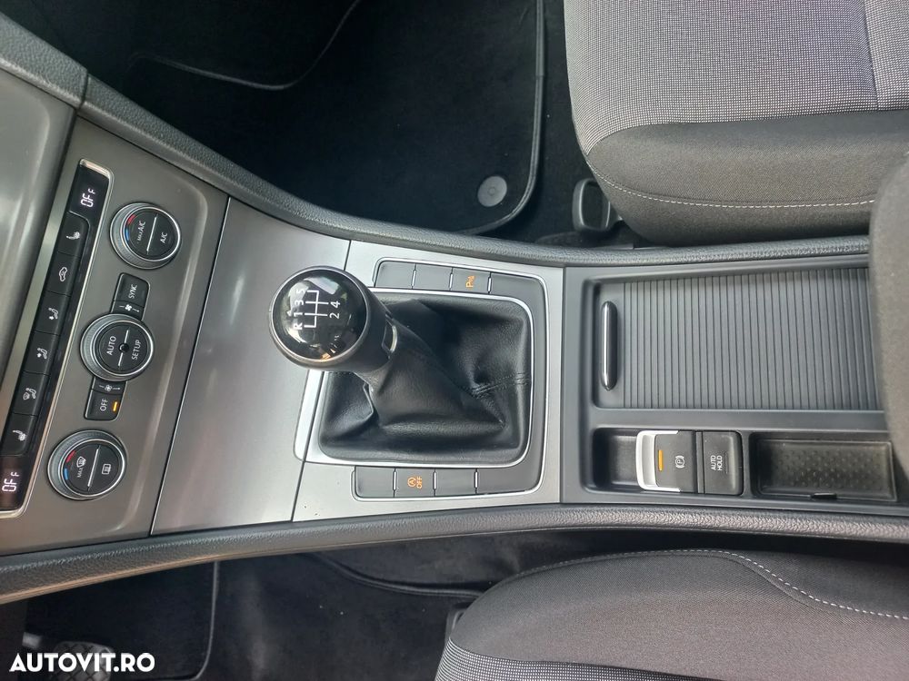 Volkswagen Golf - 11