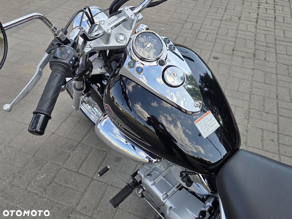 Suzuki Intruder - 6