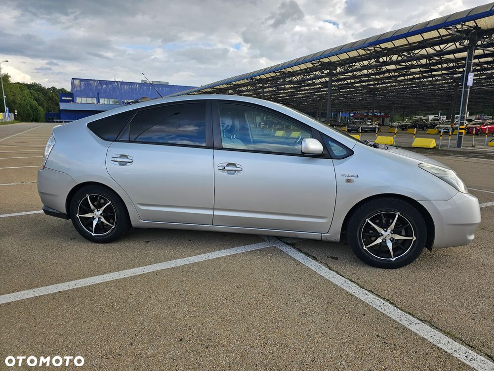 Toyota Prius 1.5 VVT-i Sol - 2