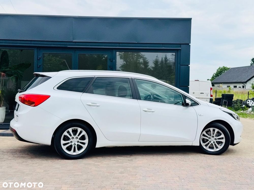 Kia Ceed 1.6 GDI Dream Team Edition - 19