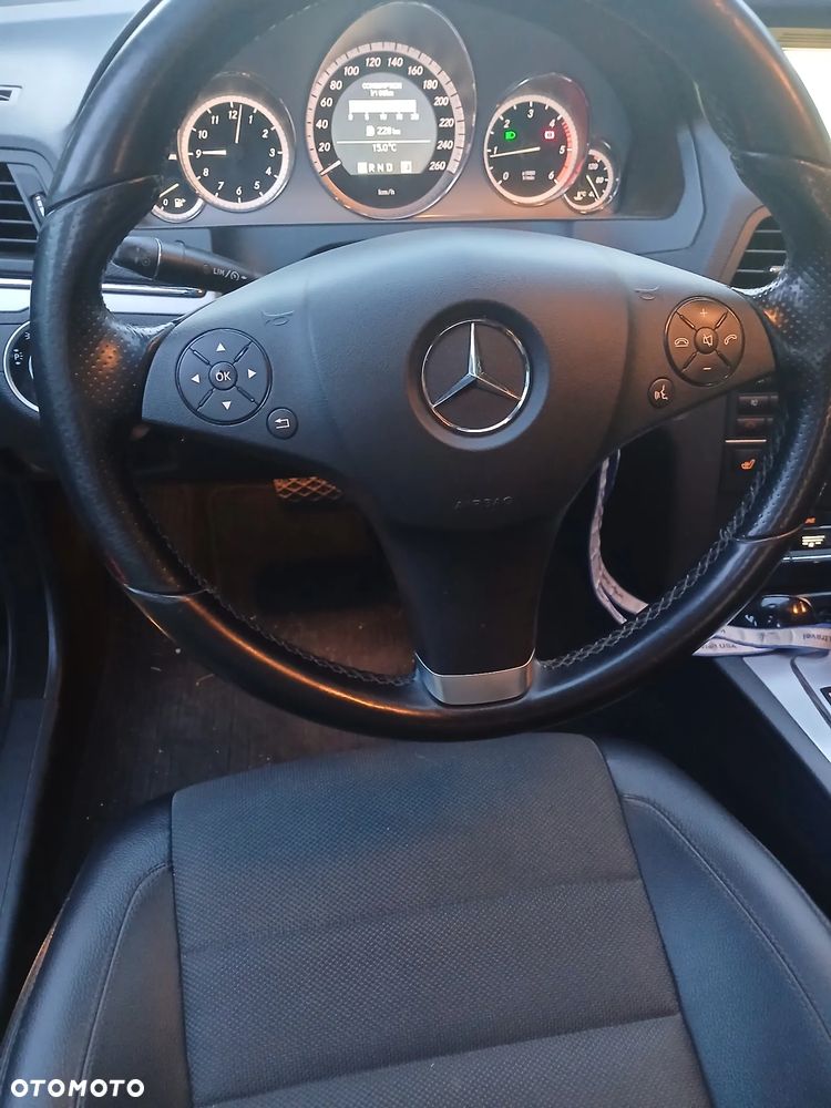 Mercedes-Benz Klasa E 220 CDI DPF BlueEFFICIENCY Automatik Avantgarde - 4
