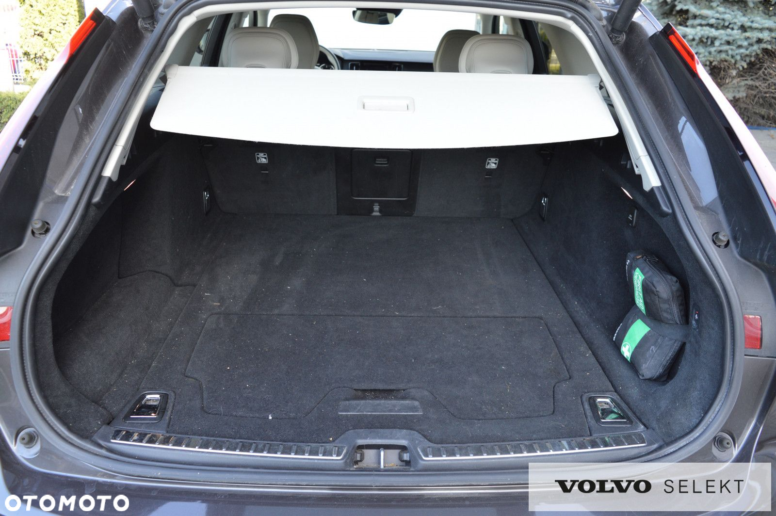 Volvo V90 Cross Country - 30