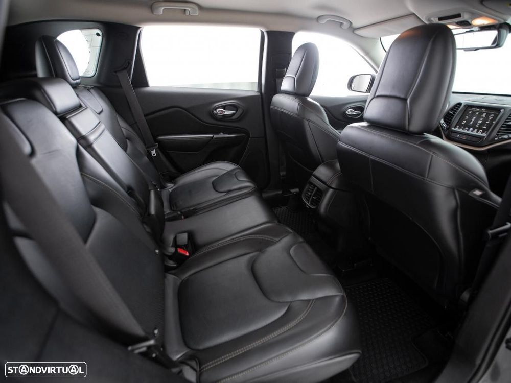 Jeep Cherokee - 11
