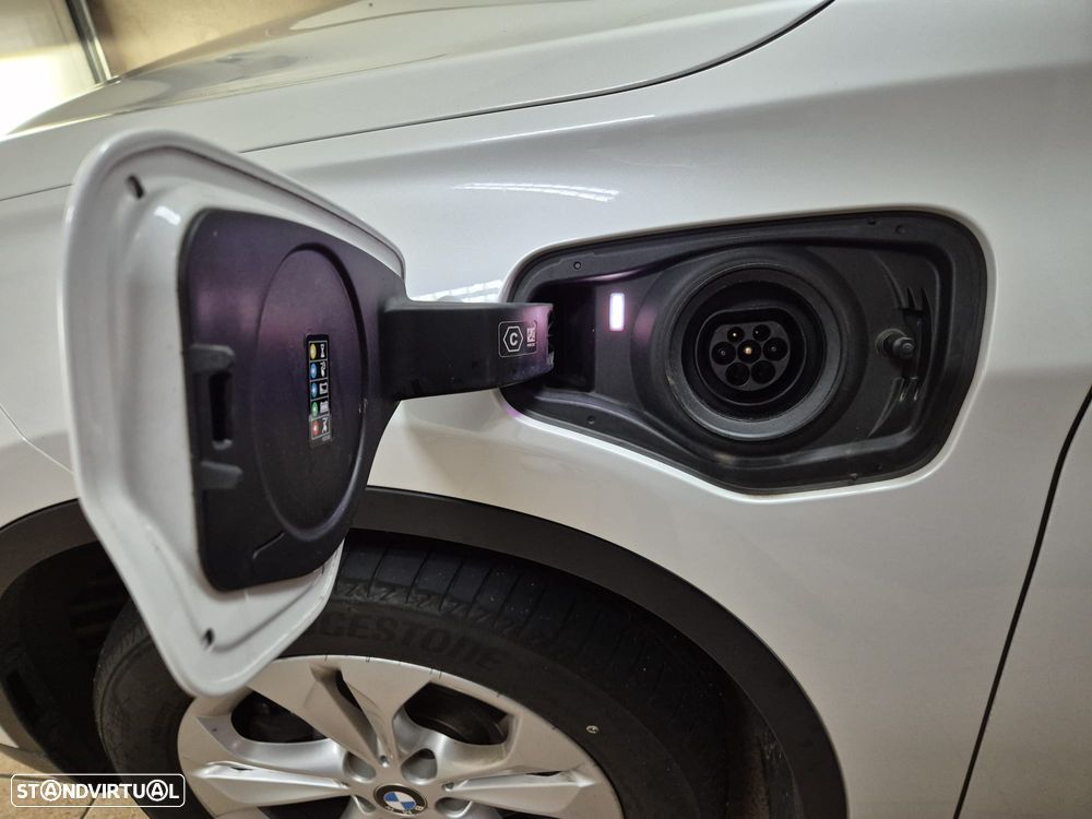 BMW X1 25 e xDrive Corporate Edition - 9