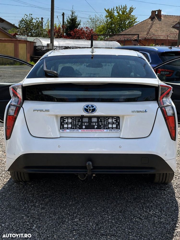 Toyota Prius Hybrid - 5