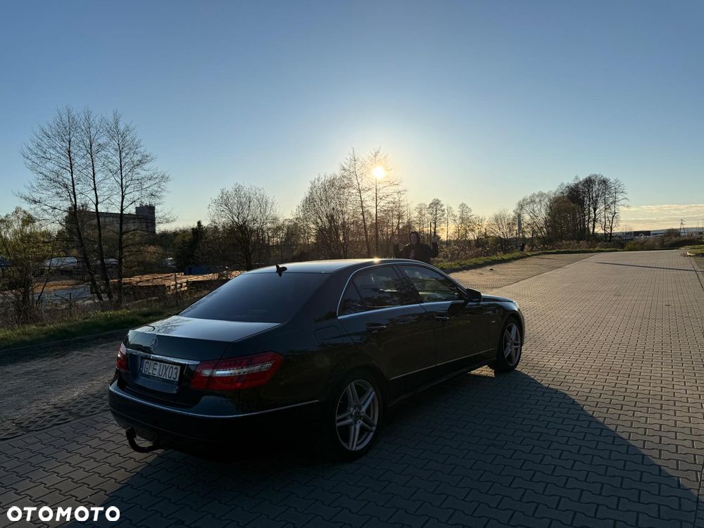 Mercedes-Benz Klasa E 220 CDI DPF BlueEFFICIENCY Automatik Avantgarde - 5