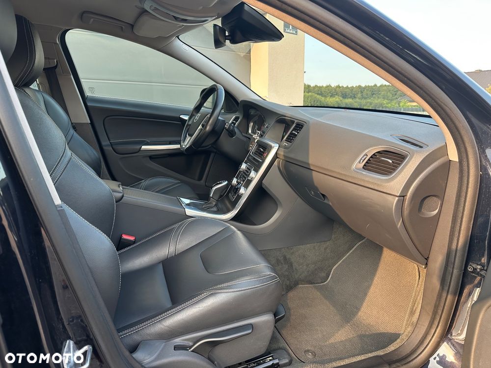 Volvo V60 D3 Geartronic Summum - 4