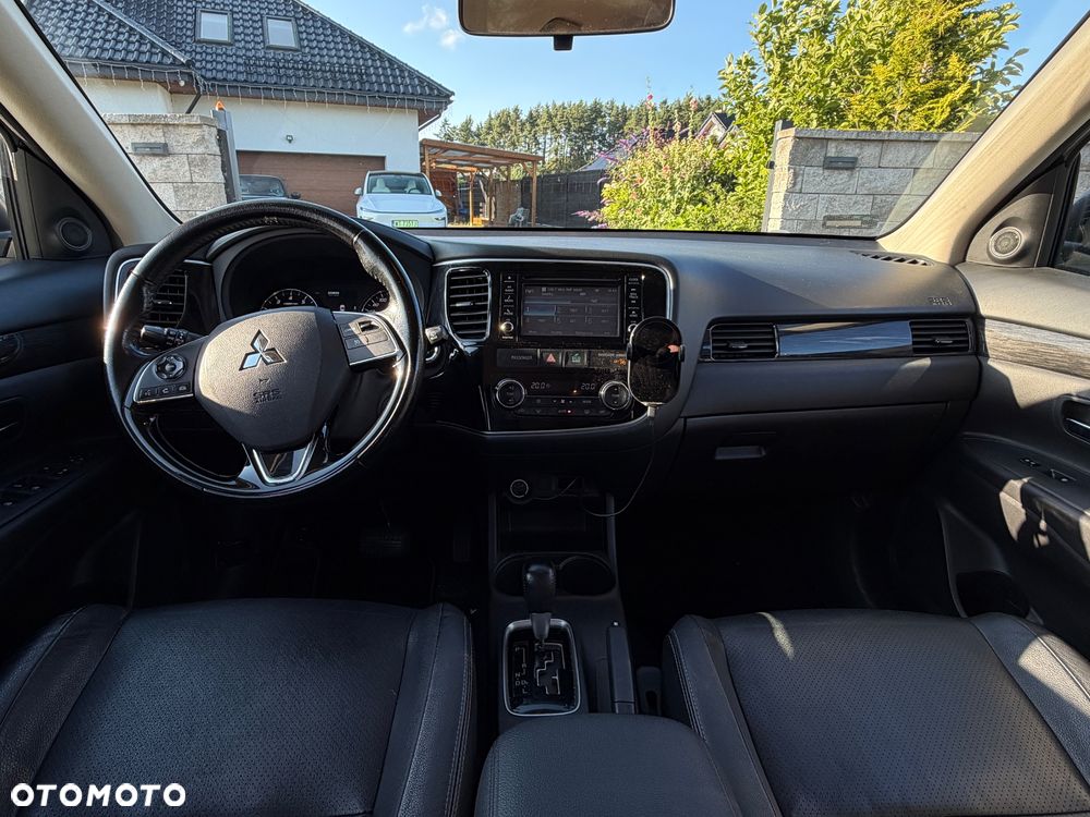 Mitsubishi Outlander - 13