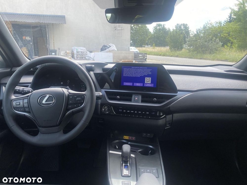 Lexus UX - 4