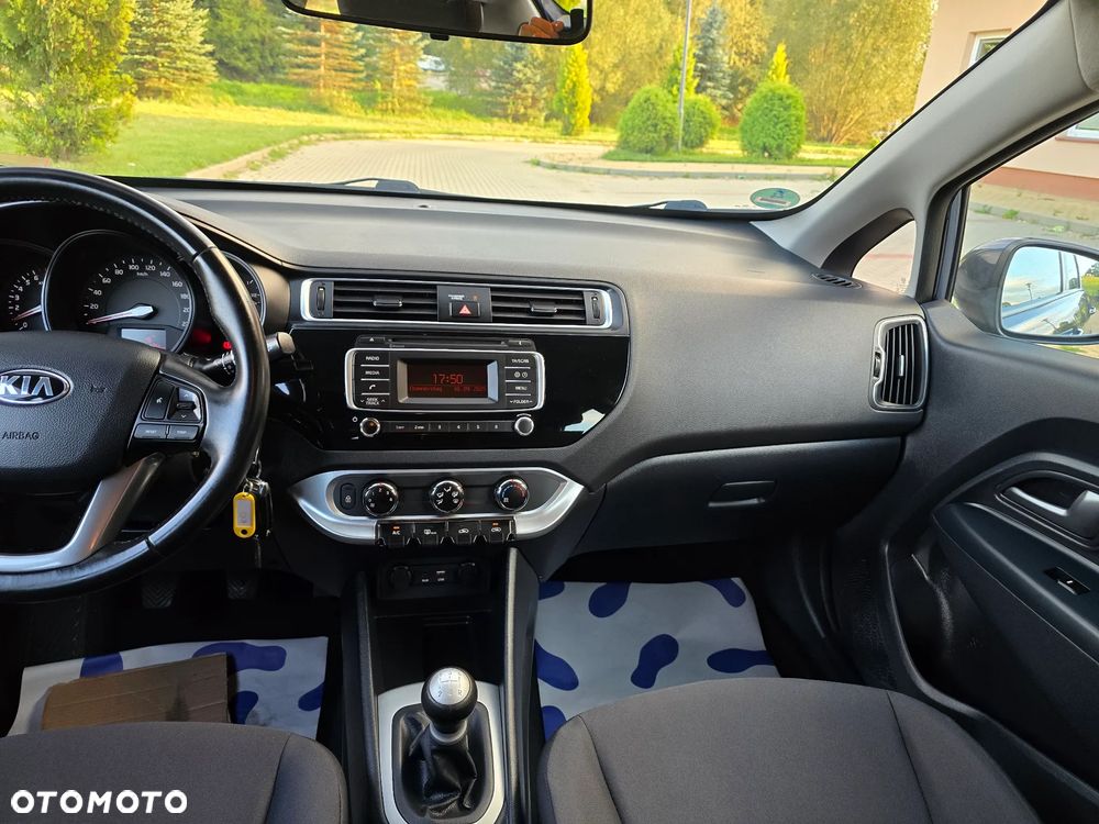 Kia Rio 1.2 Fifa World Cup Edition - 24
