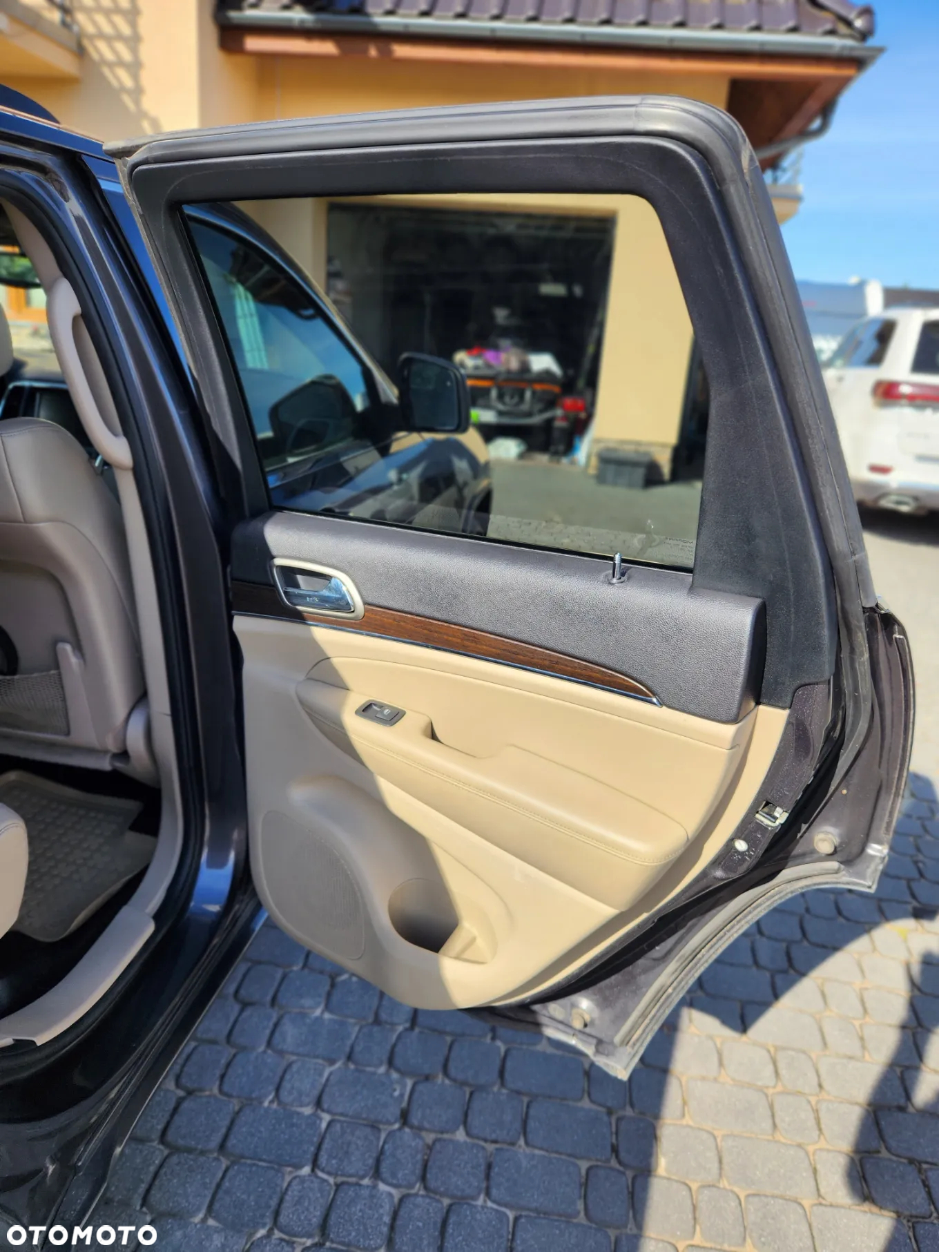 Jeep Grand Cherokee - 31