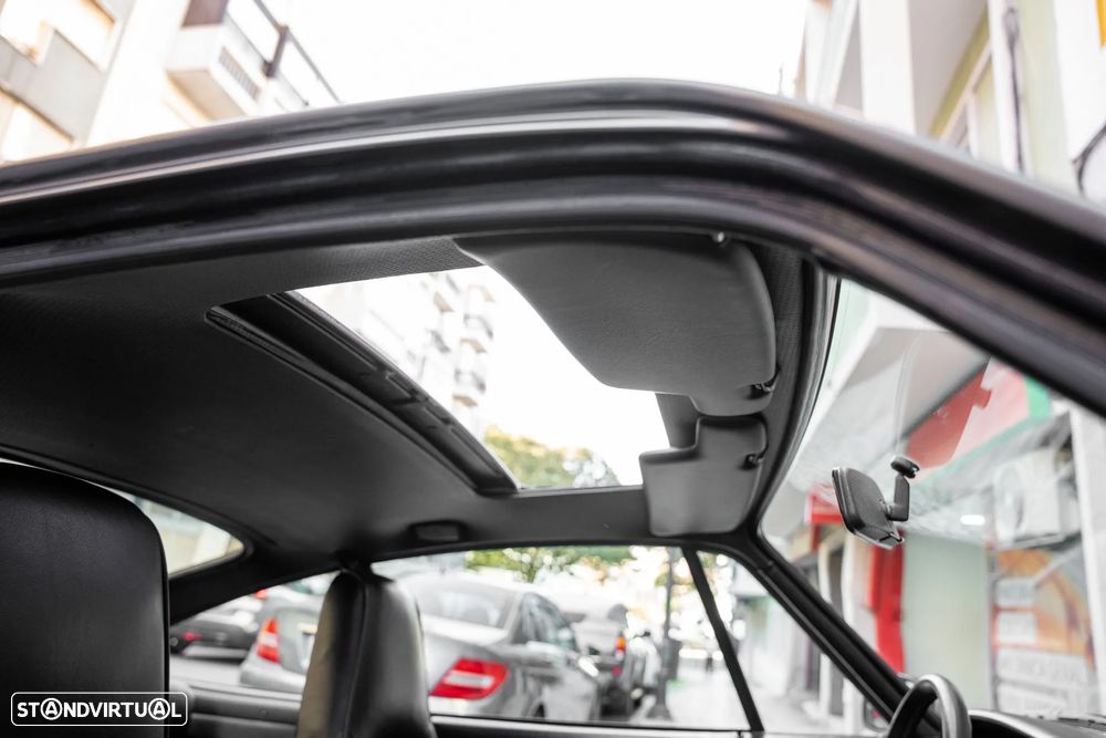 Porsche 911 (964) Coupé 3.6 Carrera 4 - 16