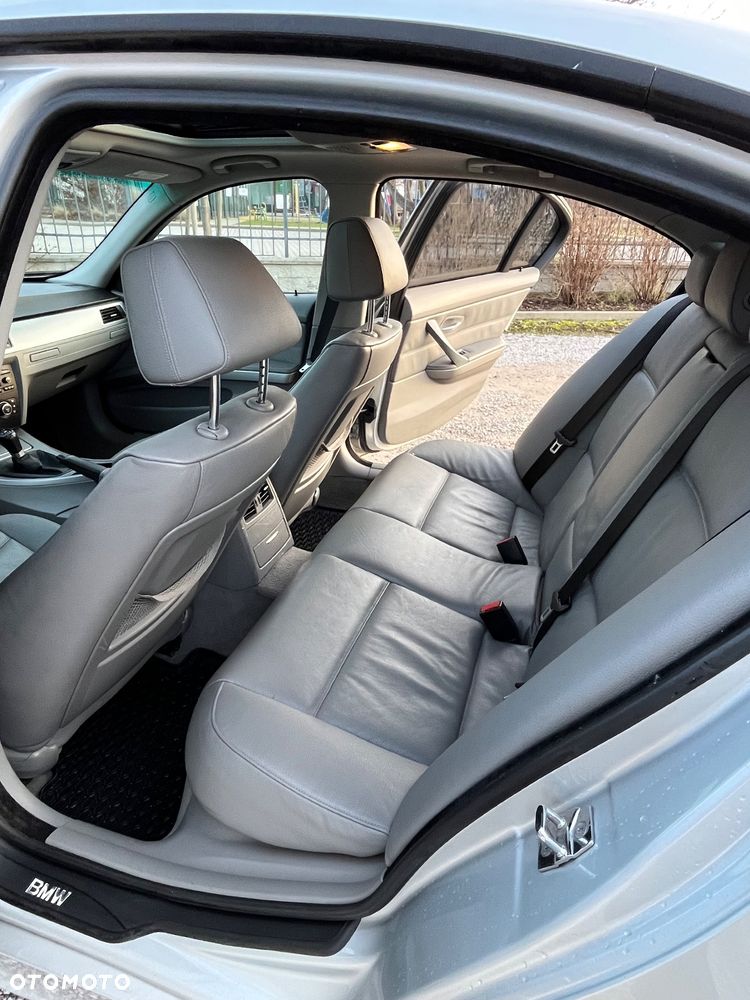 BMW Seria 3 330i - 10