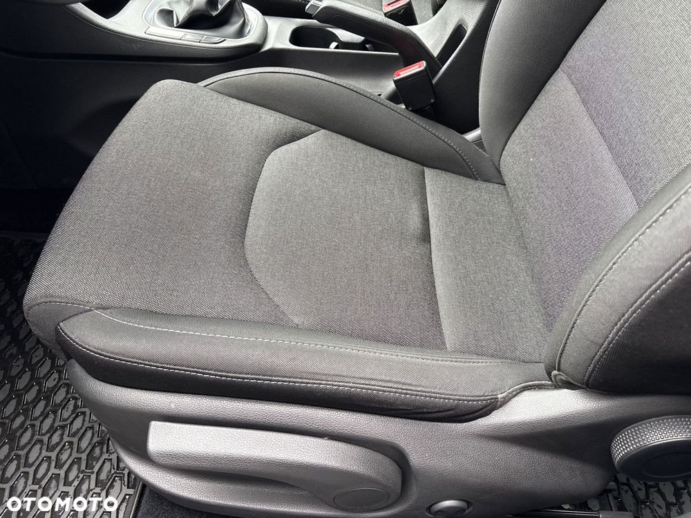 Hyundai i30 1.6 D Comfort - 12