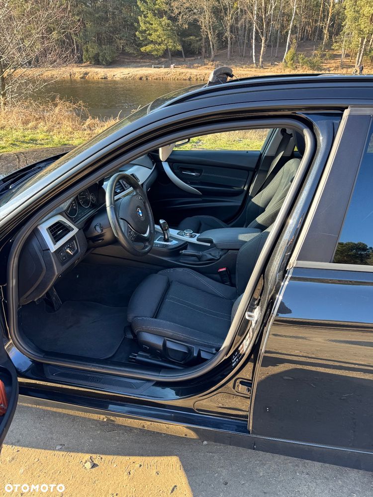 BMW Seria 3 320d xDrive - 15