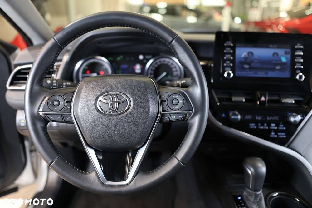 Toyota Camry - 16