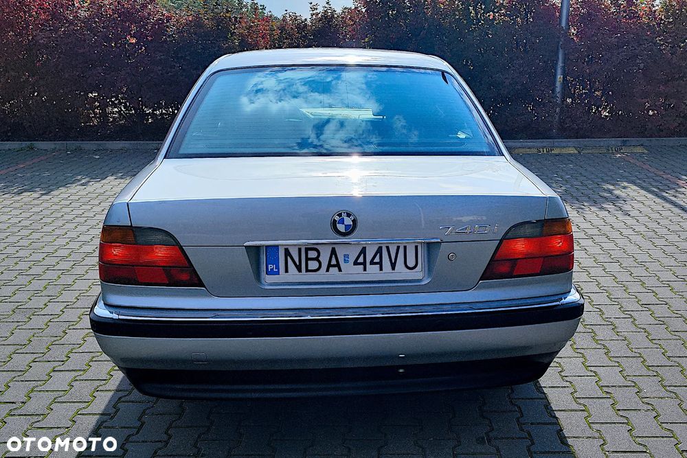 BMW Seria 7 740i V8 - 5
