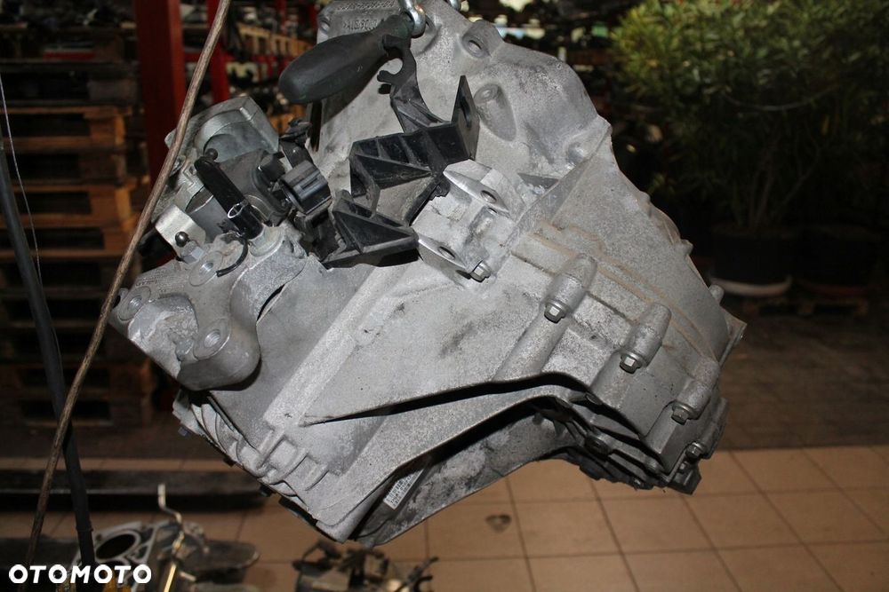 VOLVO V70 V60 S60 D2 SKRZYNIA MANUAL BG9R 7002 JCD - 2
