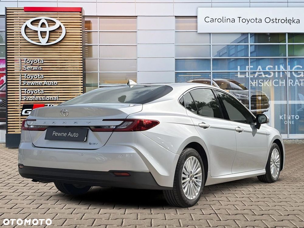 Toyota Camry - 5