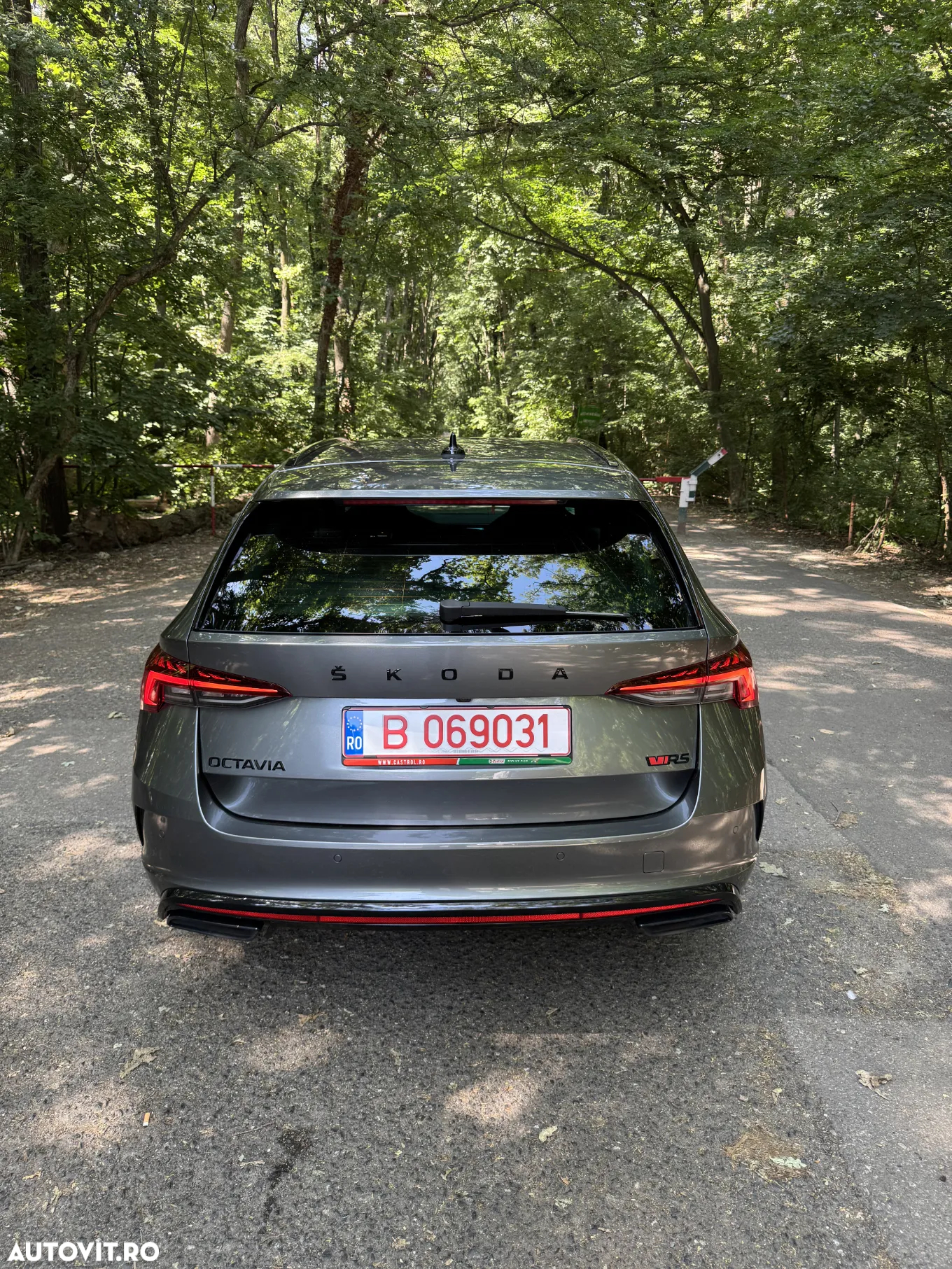 Skoda Octavia Combi 2.0 TSI DSG RS - 33