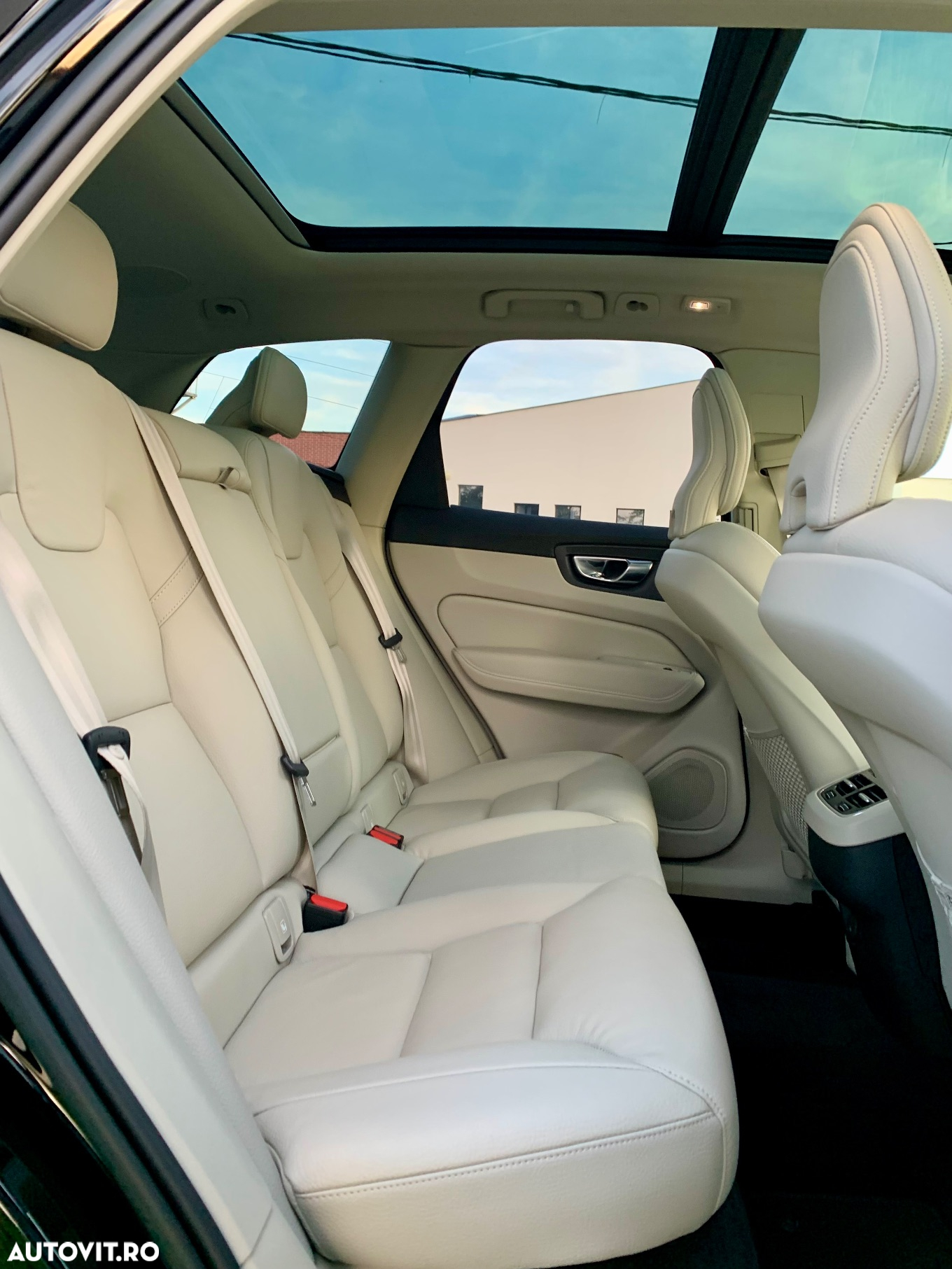 Volvo XC 60 B4 D AWD Ultimate Bright - 17