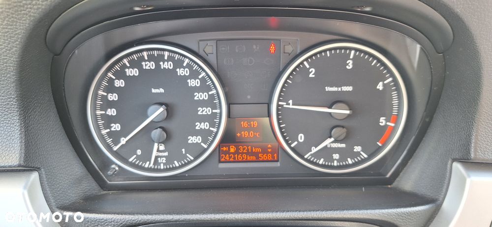 BMW Seria 3 ver-318d-dpf - 9