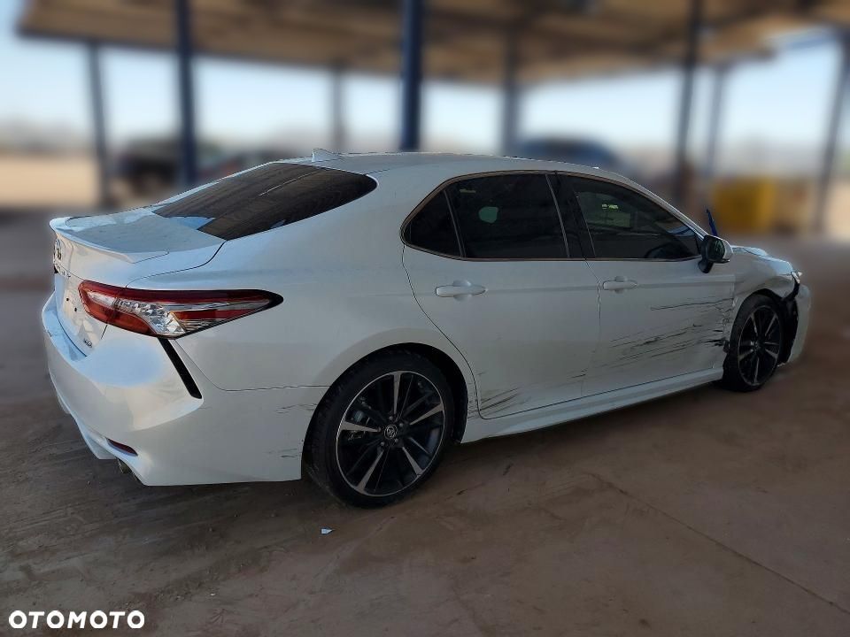 Toyota Camry - 3