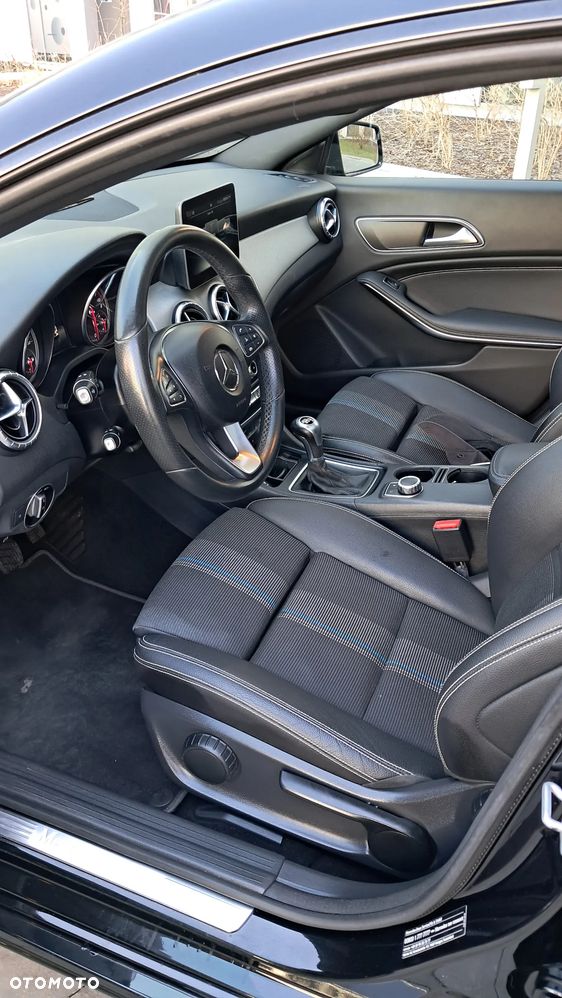 Mercedes-Benz CLA 180 UrbanStyle Edition - 21