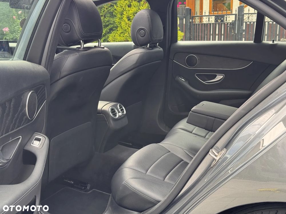 Mercedes-Benz Klasa C 300 4Matic 9G-TRONIC AMG Line - 20