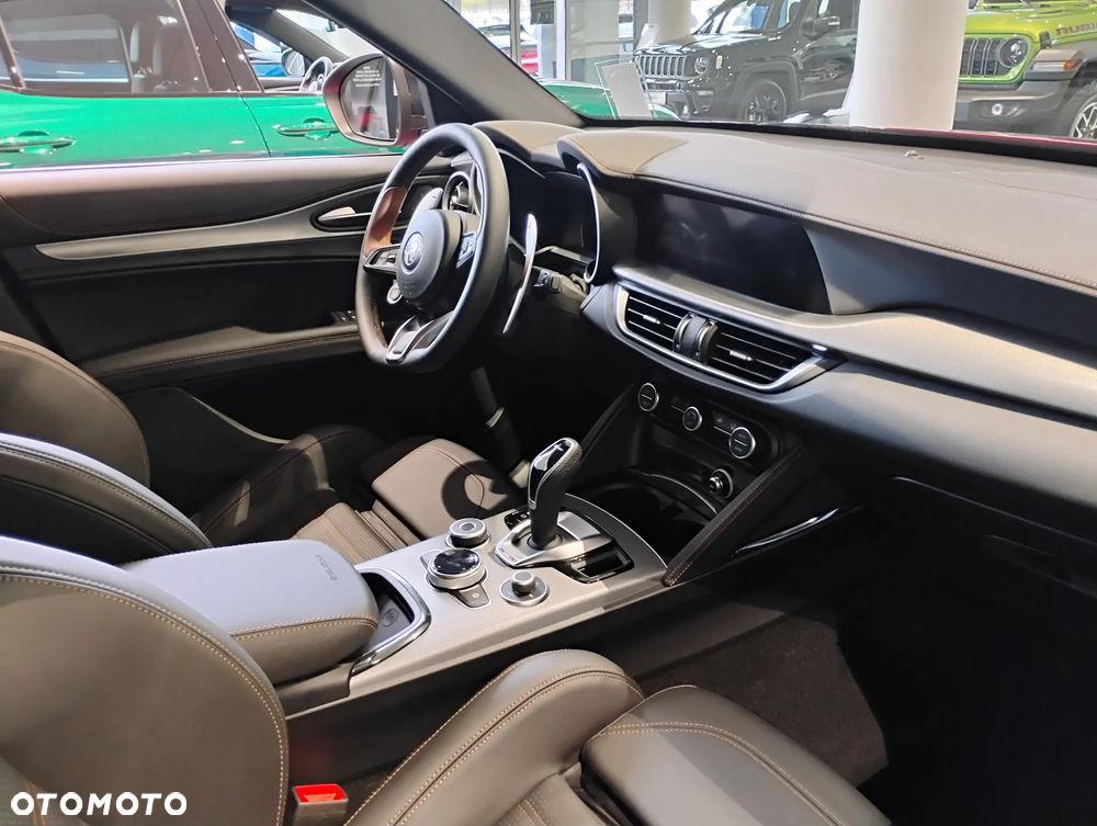 Alfa Romeo Stelvio 2.0 Turbo Intensa Q4 - 13