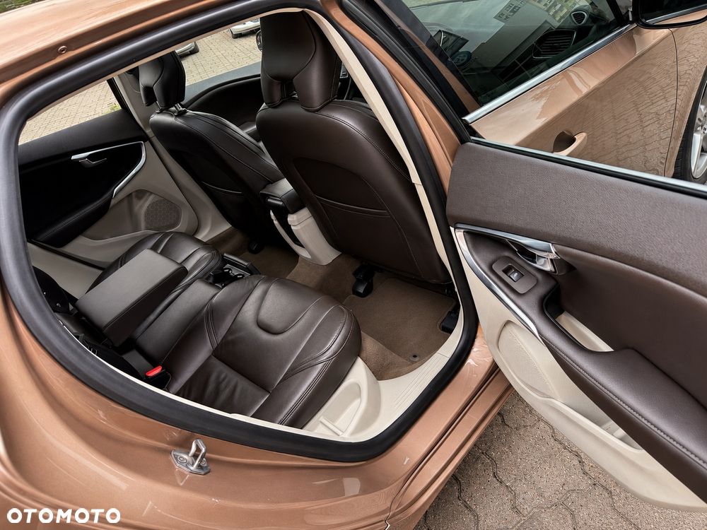 Volvo V40 D2 Summum - 31