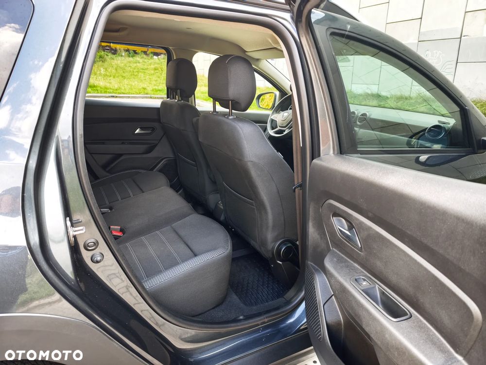 Dacia Duster 1.6 SCe Blackshadow S&S - 12