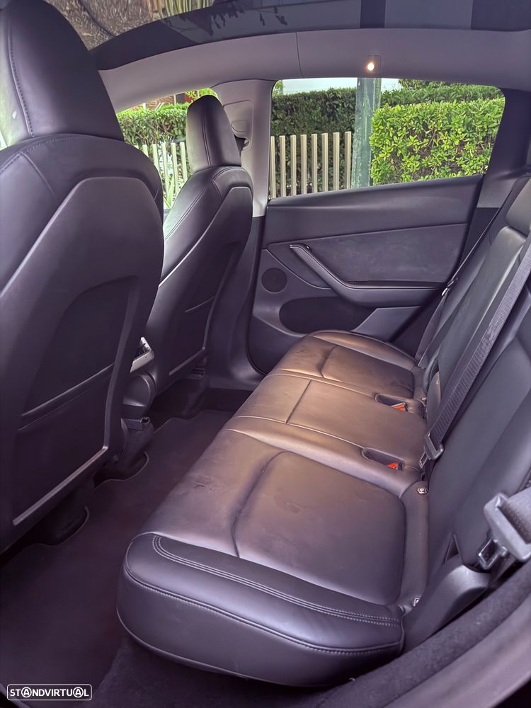 Tesla Model Y Long Range Dual Motor AWD - 13
