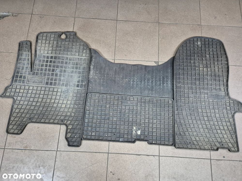 DYWANIK KABINY GUMOWY IVECO DAILY IV  06-13r. - 1