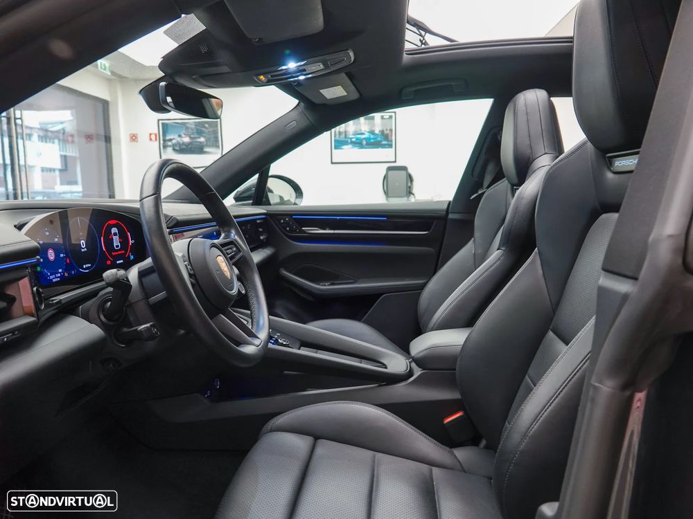 Porsche Macan Electric 4 - 16