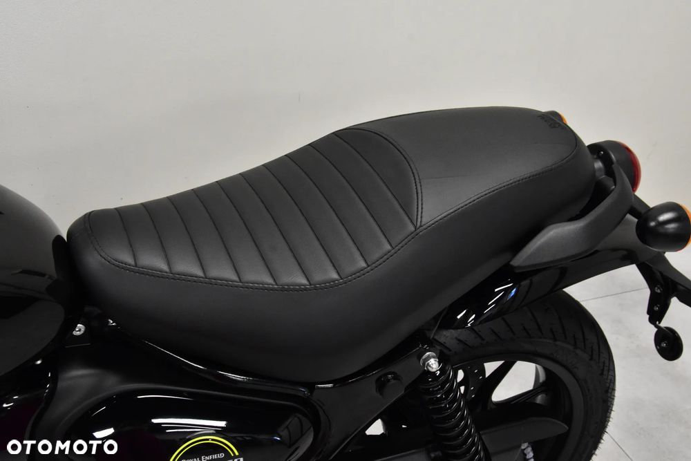 Royal Enfield HNTR - 15